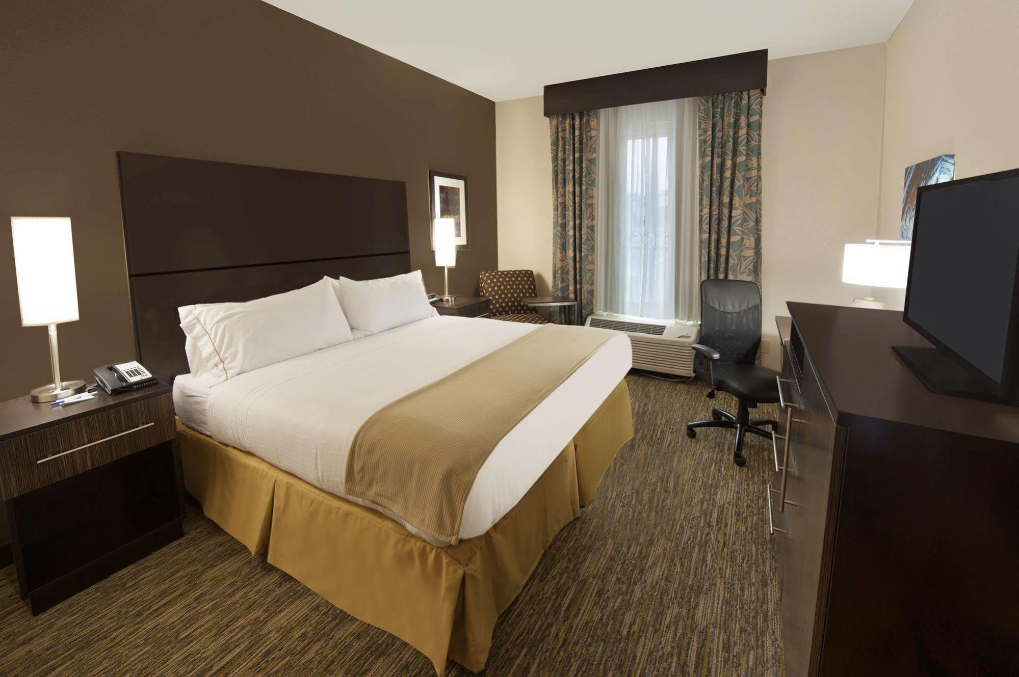 Holiday Inn Express Fredericksburg - Southpoint By Ihg Eksteriør bilde