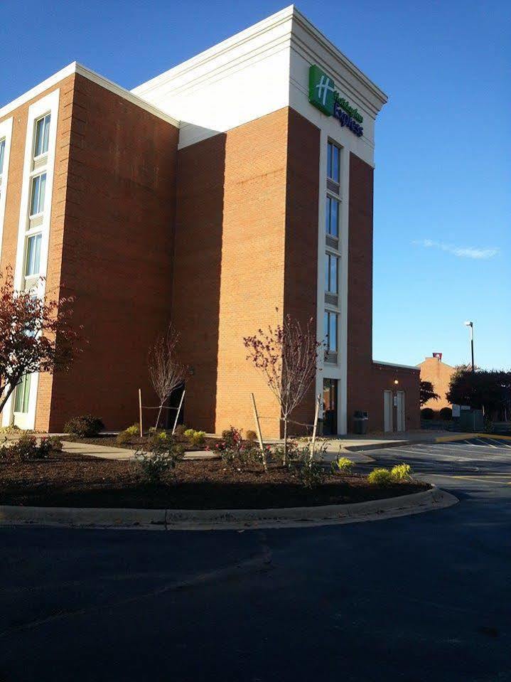 Holiday Inn Express Fredericksburg - Southpoint By Ihg Eksteriør bilde